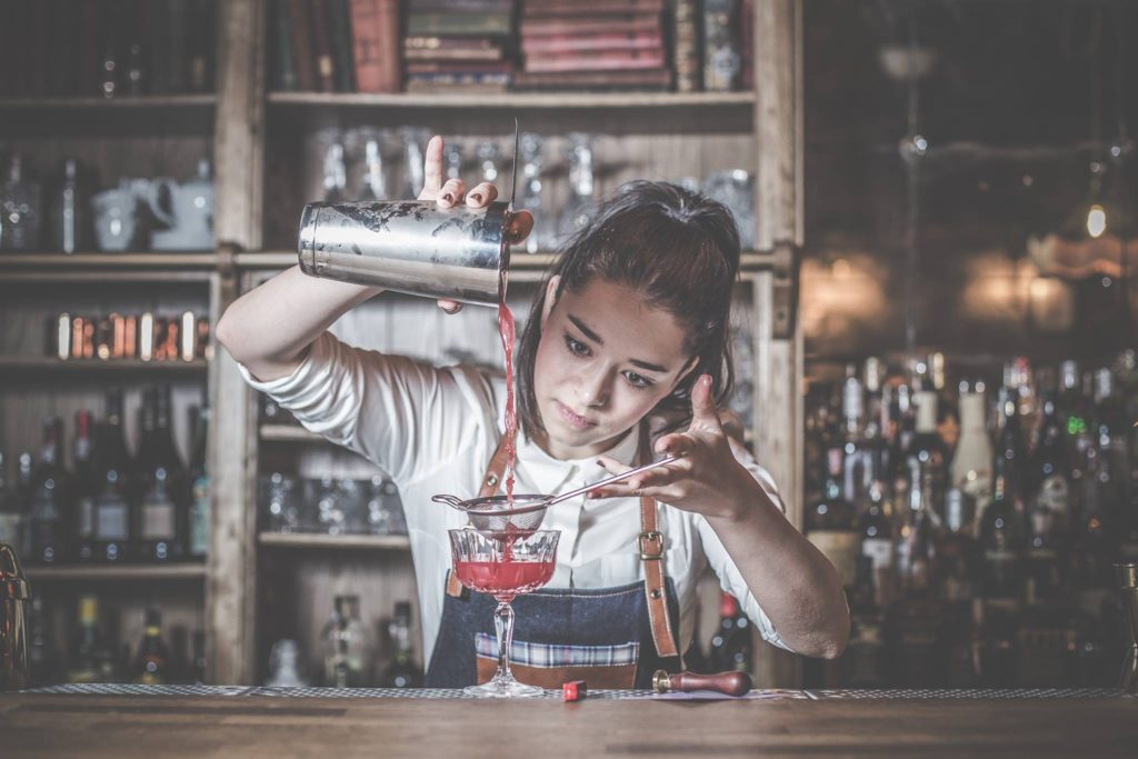 Nikola Zalovičová, Michalská Cocktail Room – High Society — fotografia 1